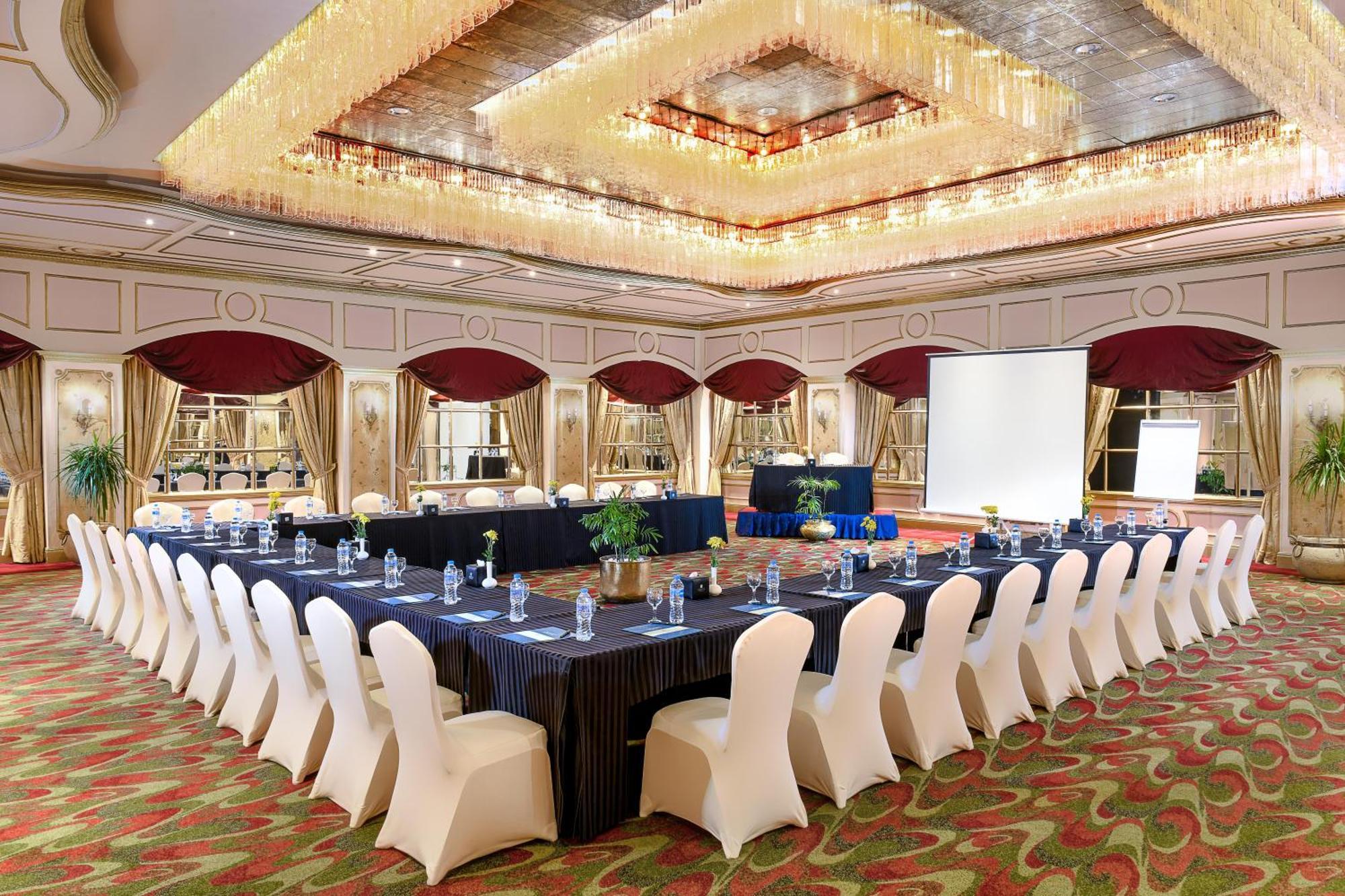 Sonesta Hotel Tower & Casino Cairo Exterior photo The ballroom